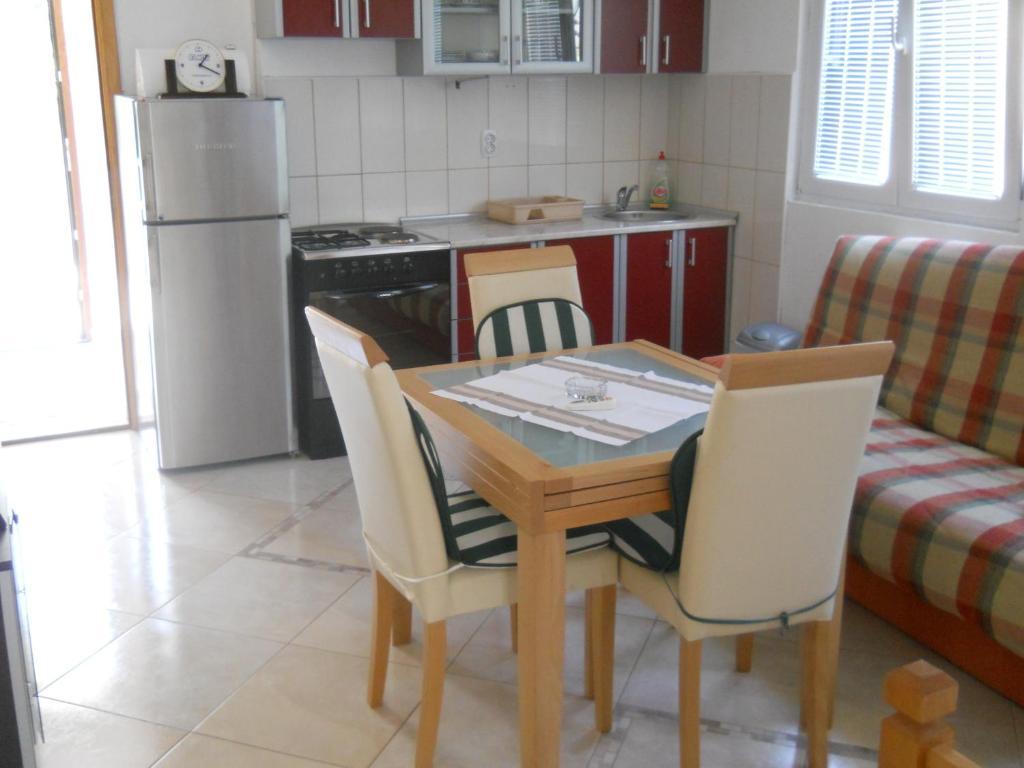Apartments Ognjenovic Risan Rum bild